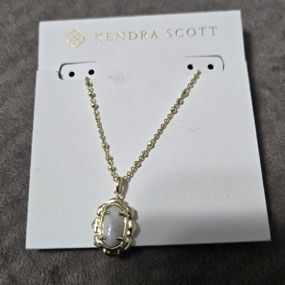 Kendra Scott Gold and White Pendant Necklace